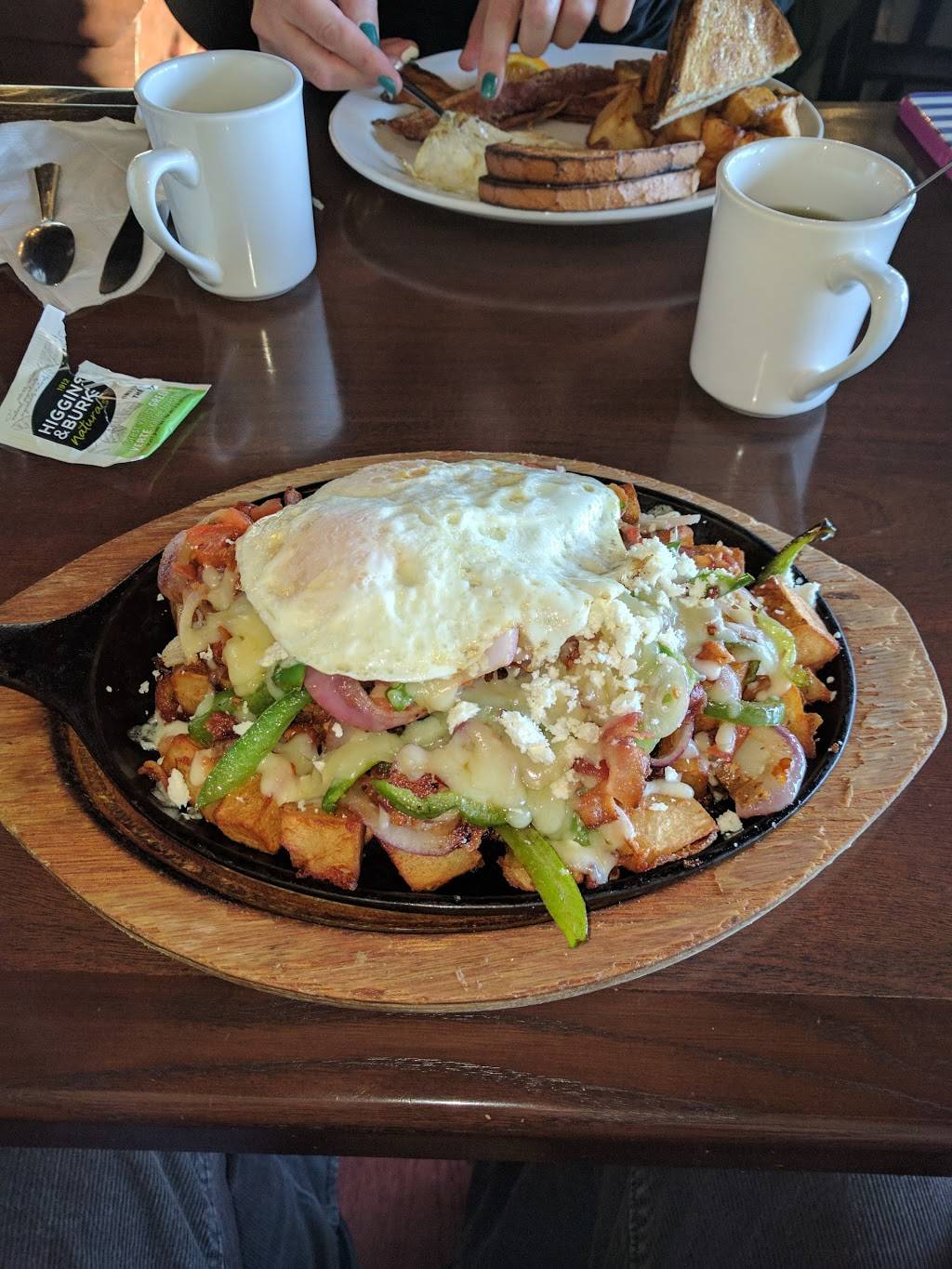 Dimitris Restaurant & Nikos Patio | restaurant | 609 William St, Cobourg, ON K9A 3A5, Canada | 2892521609 OR +1 289-252-1609