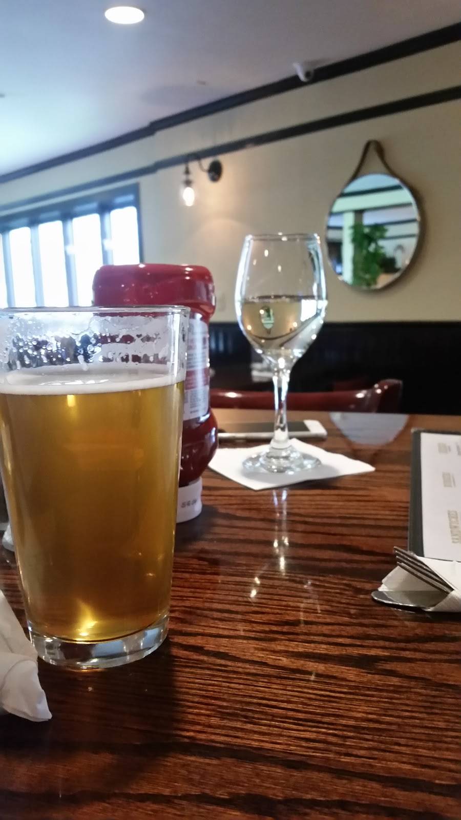 Sloanes Tavern | restaurant | 55 Lee Rd, Lenox, MA 01240, USA | 4138810686 OR +1 413-881-0686