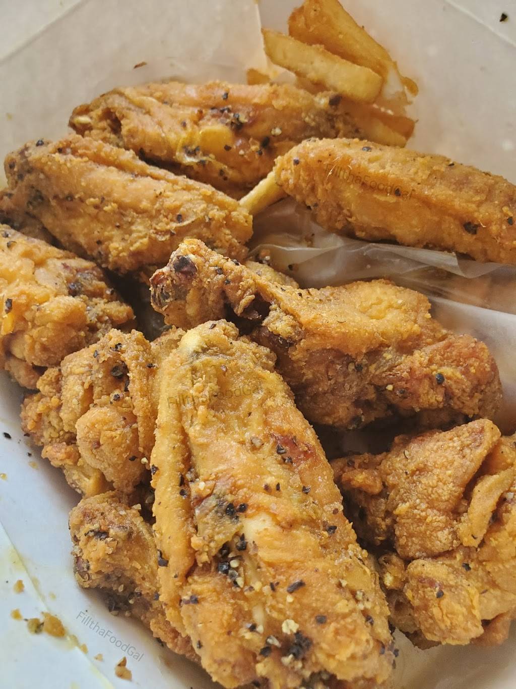 Golden Wingz | restaurant | 30763 Eureka Rd, Romulus, MI 48174, USA | 7349923821 OR +1 734-992-3821