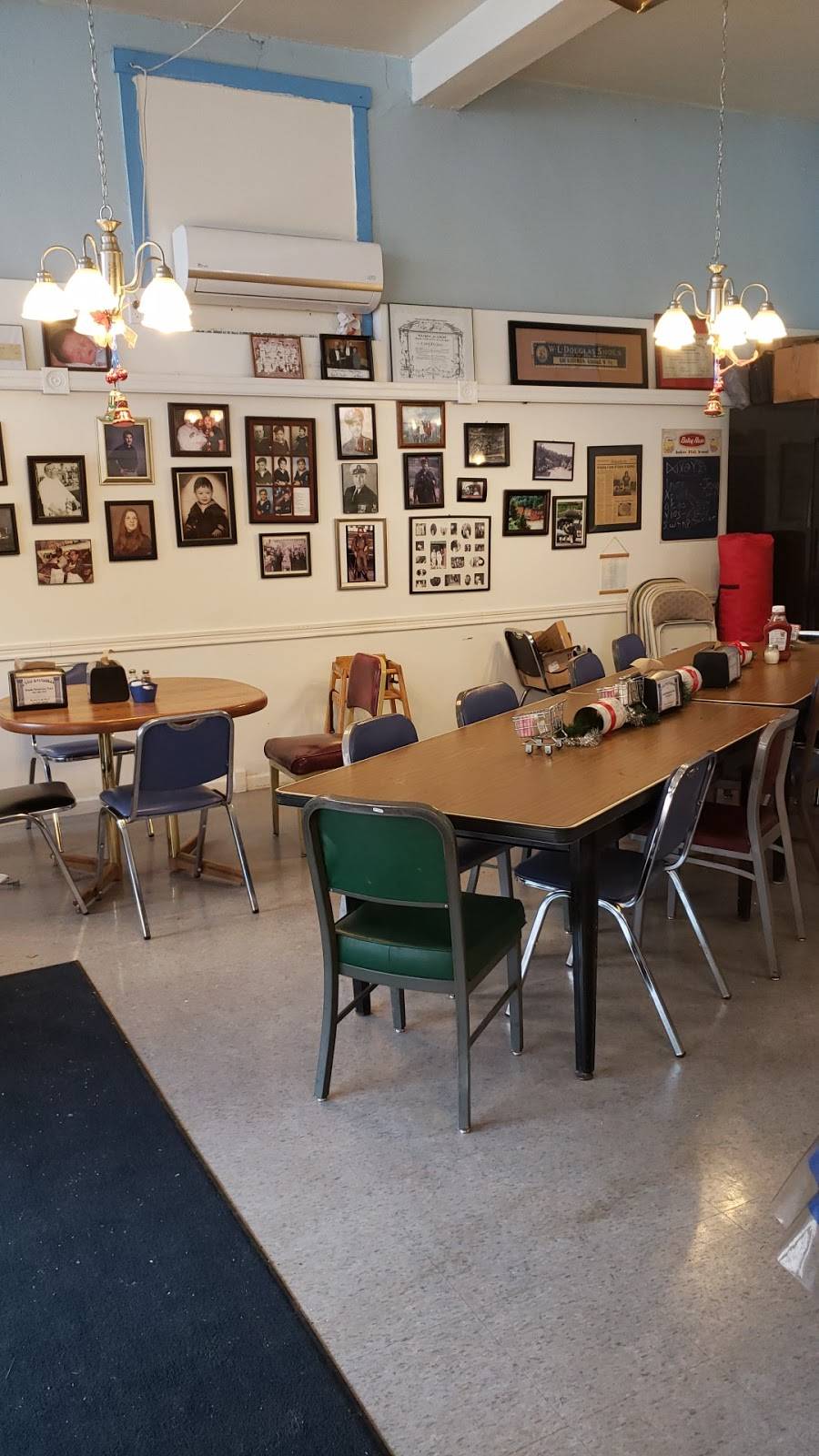 Yasou Restaurant | restaurant | 138 Main St, Welch, WV 24801, USA | 3045857959 OR +1 304-585-7959