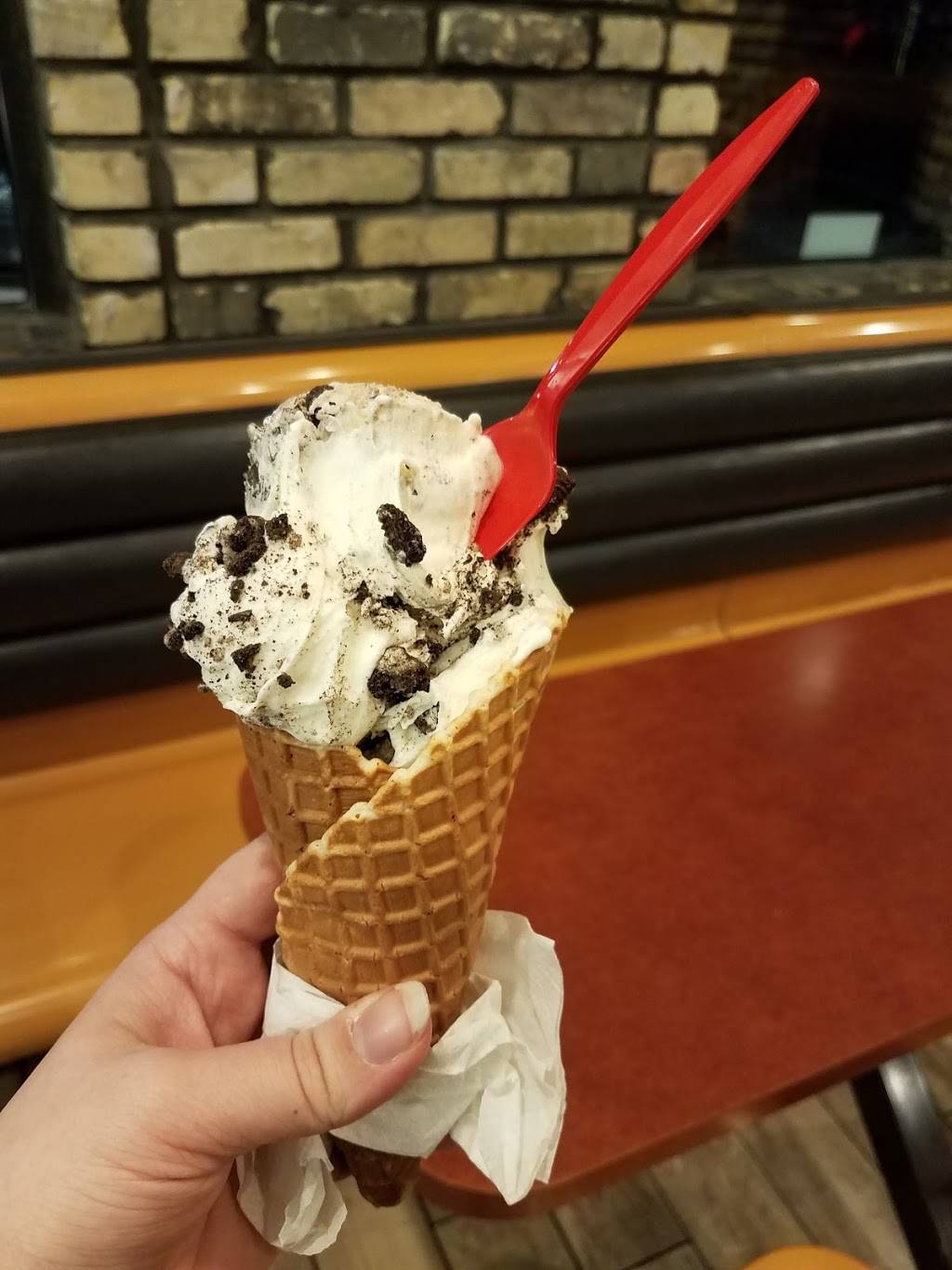 Oscars Frozen Custard Sandwiches | restaurant | 2362 S 108th St, West Allis, WI 53227, USA | 4143275220 OR +1 414-327-5220