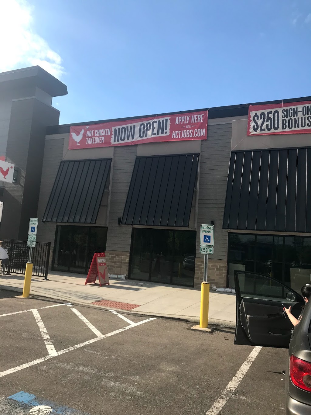 Hot Chicken Takeover | restaurant | 17830 Royalton Rd Suite 250, Strongsville, OH 44136, USA | 4406583513 OR +1 440-658-3513