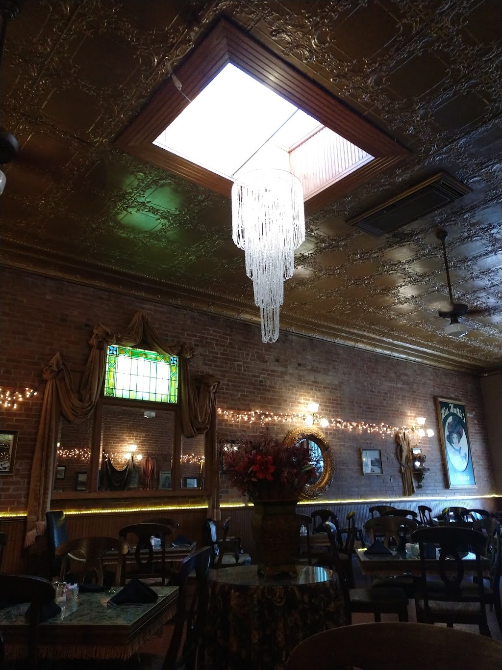 Miss Hatties Restaurant | restaurant | 26 E Concho Ave, San Angelo, TX 76903, USA | 3256530570 OR +1 325-653-0570