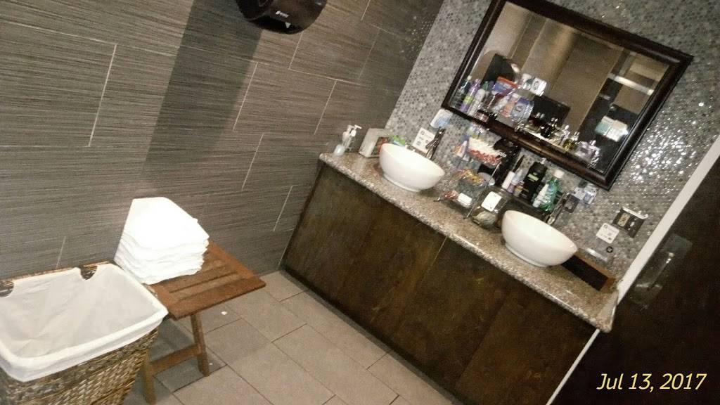 Copper Shaker | restaurant | 169 1st Ave N, St. Petersburg, FL 33701, USA | 7273512569 OR +1 727-351-2569