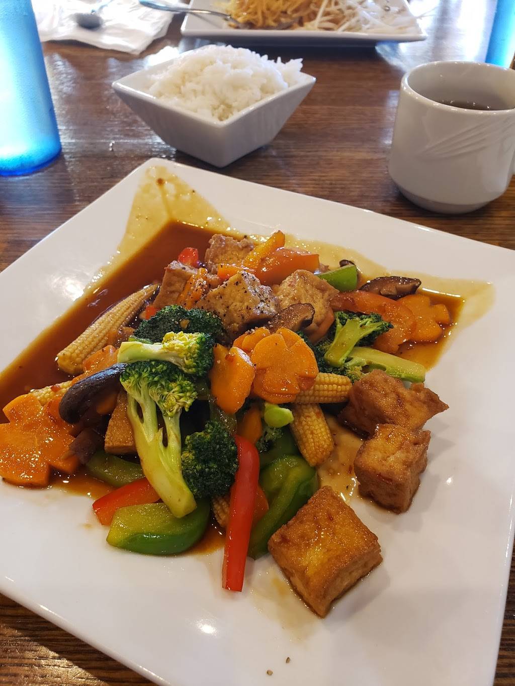 Yumyum Thai Kitchen | restaurant | 128 E James St, Columbus, WI 53925, USA | 9203500092 OR +1 920-350-0092