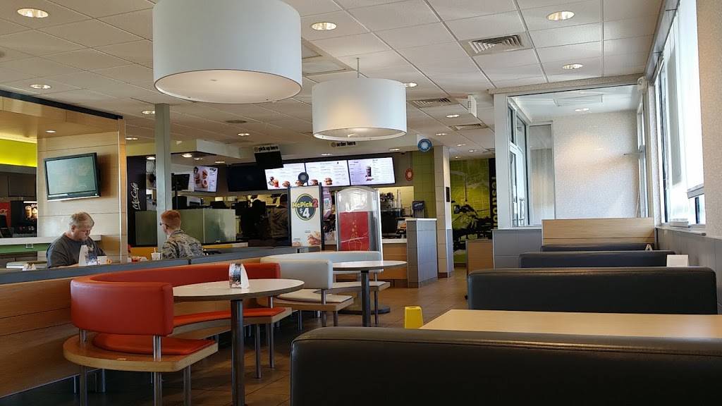 McDonalds | cafe | 7025 SE 15th St, Midwest City, OK 73110, USA | 4057378600 OR +1 405-737-8600