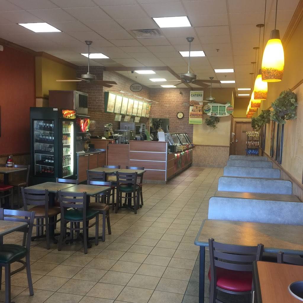 Subway Restaurants | restaurant | 214 Crossings Blvd, Elverson, PA 19520, USA | 6109131150 OR +1 610-913-1150