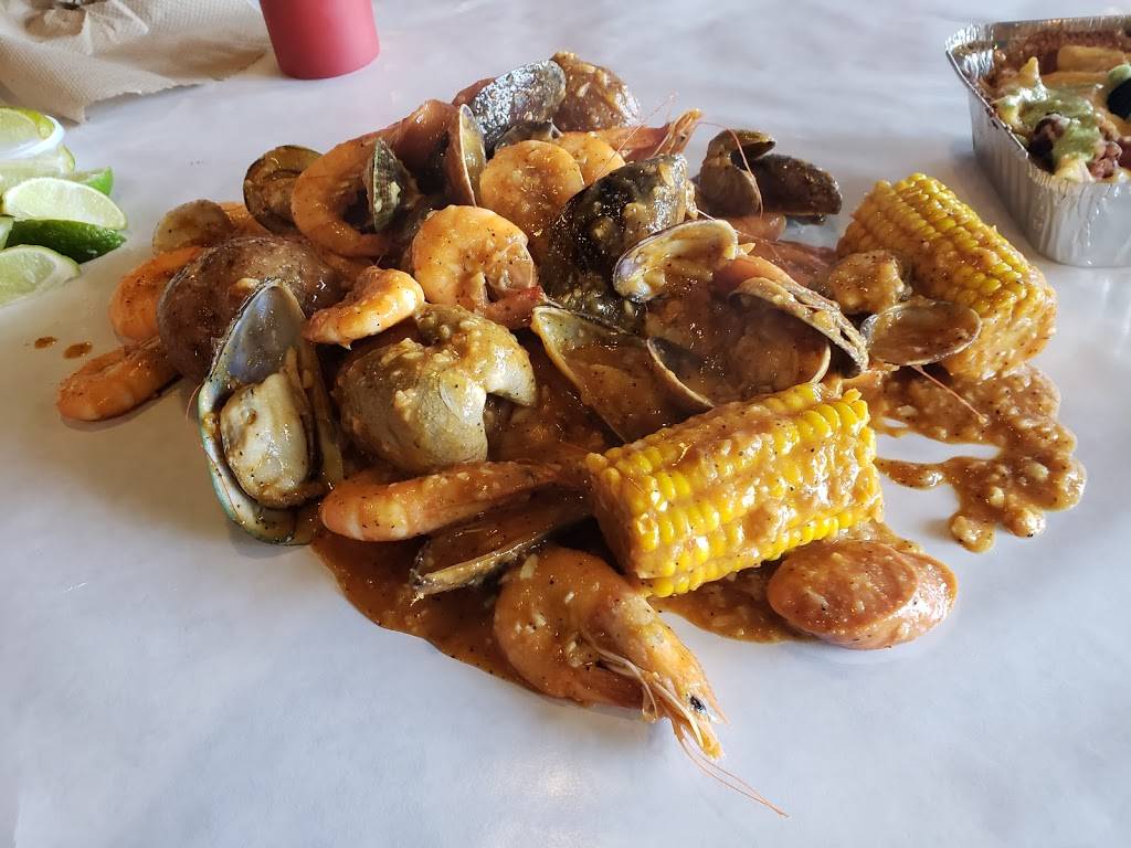 Blazin Crab | restaurant | 17052 Slover Ave J-105, Fontana, CA 92337, USA | 9093562722 OR +1 909-356-2722