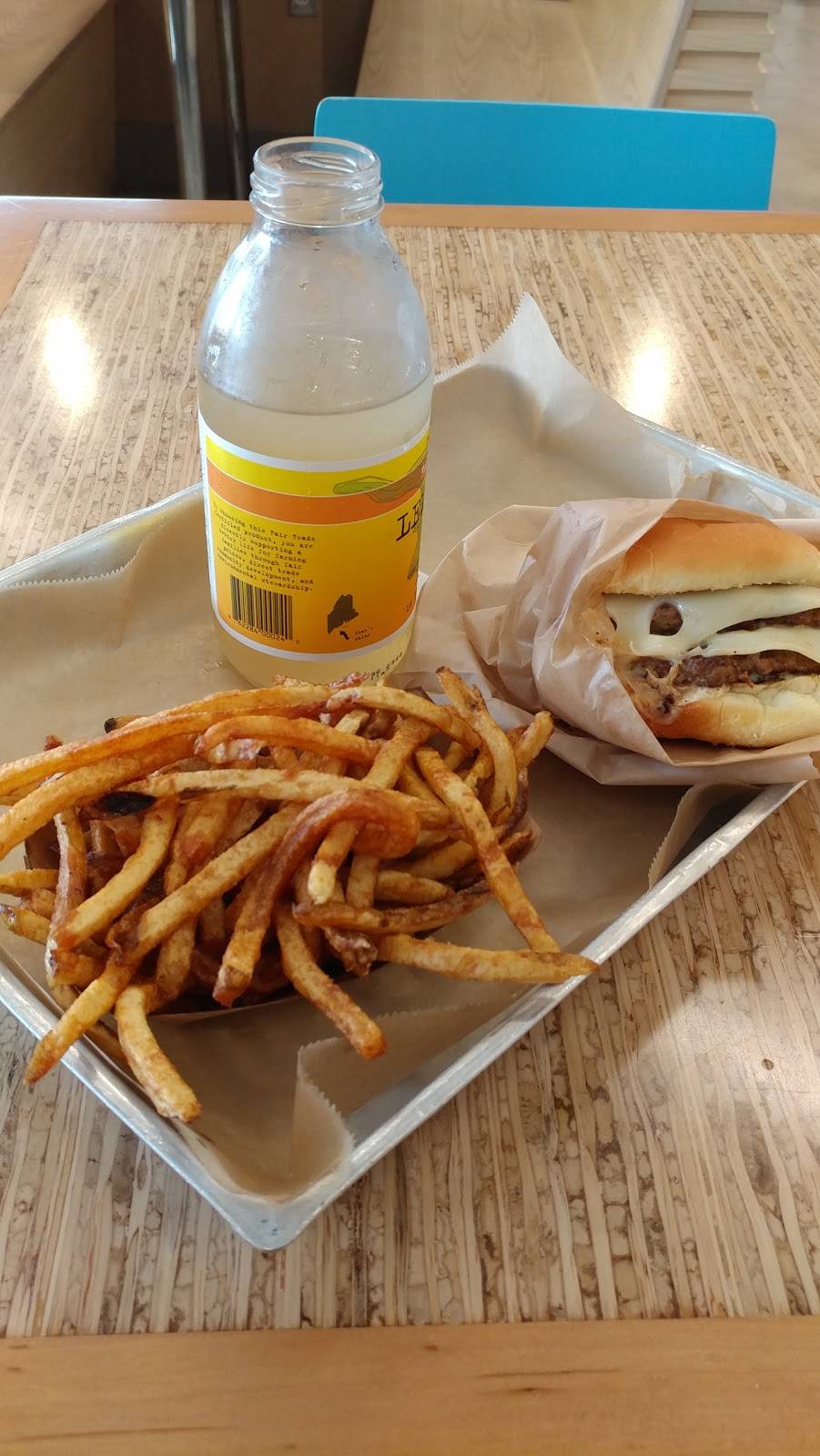 Elevation Burger | restaurant | 1 Stephen King Dr, Augusta, ME 04330, USA | 2076218541 OR +1 207-621-8541