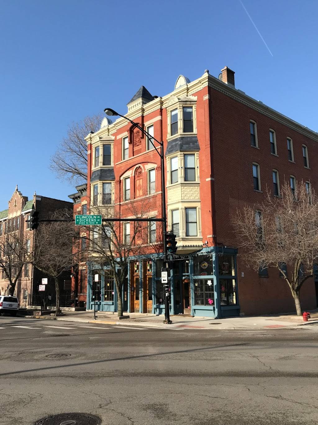 Dickens Street Public House at Four Farthings | night club | 2060 N Cleveland Ave, Chicago, IL 60614, USA | 7736616129 OR +1 773-661-6129