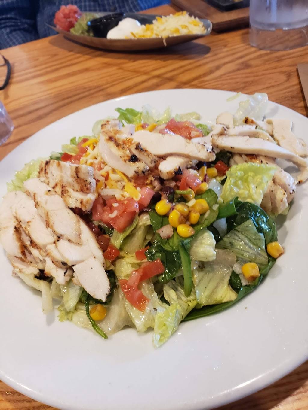 Chilis Grill & Bar | restaurant | 2024 Fayetteville Rd, Van Buren, AR 72956, USA | 4794718445 OR +1 479-471-8445