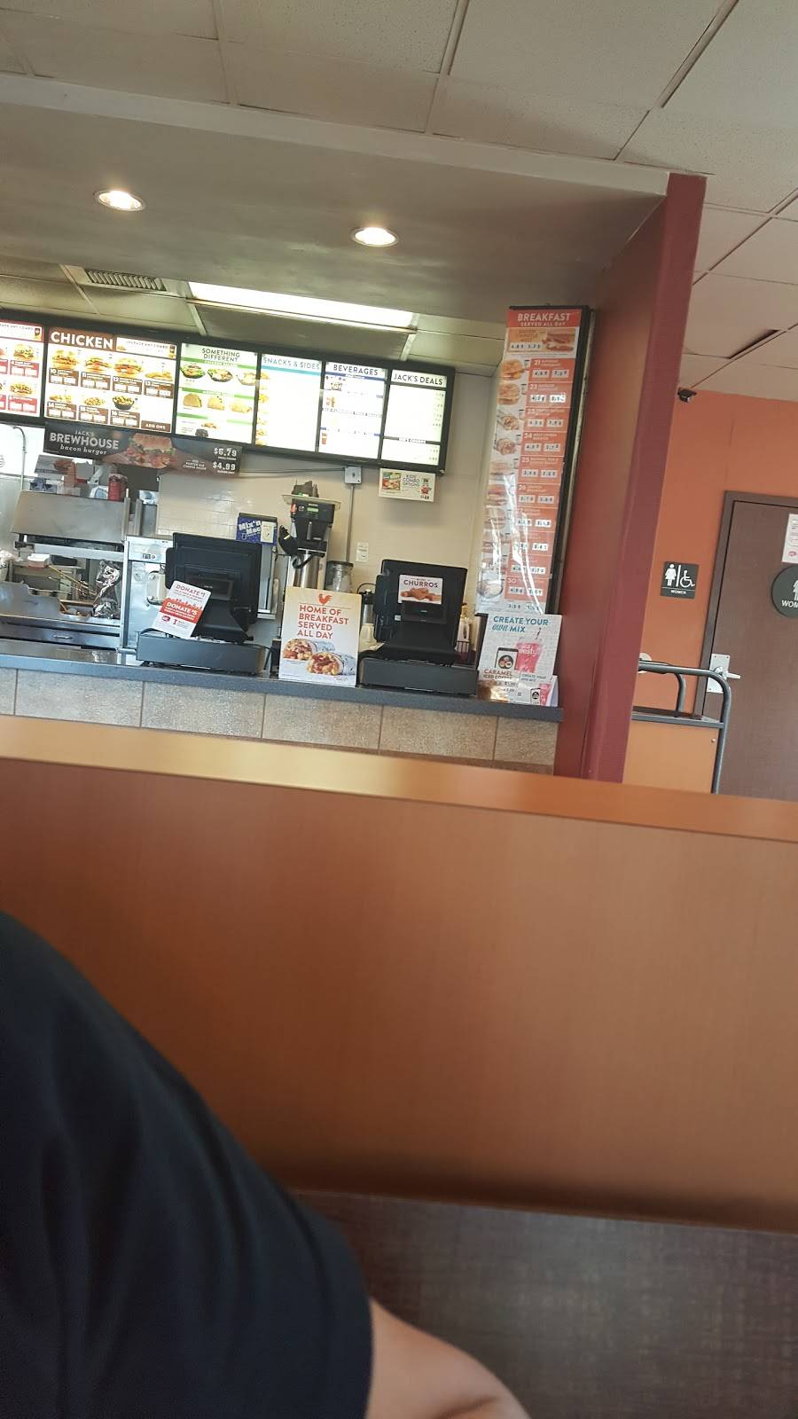 Jack in the Box | restaurant | 100 N Golden State Blvd, Turlock, CA 95380, USA | 2096696585 OR +1 209-669-6585