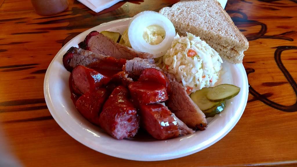 Busbees Bar-B-Que & Catering | restaurant | 339 Main St, Bandera, TX 78003, USA | 8307963153 OR +1 830-796-3153