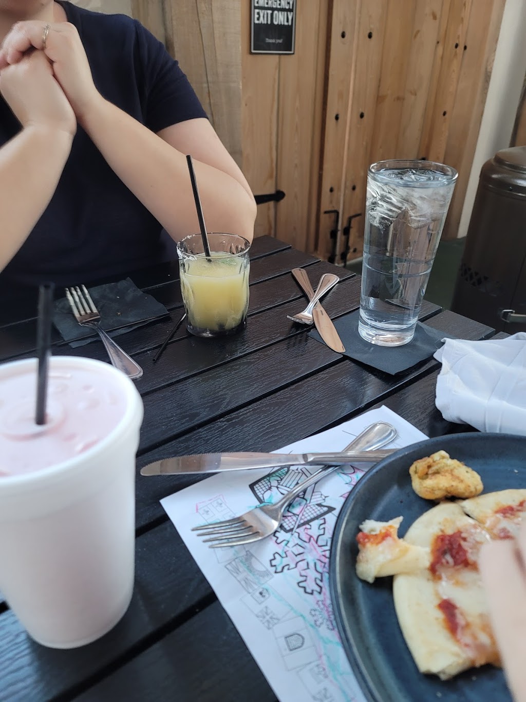 JWs Patio | restaurant | 6436 Phelan Blvd, Beaumont, TX 77706, USA | 4092255958 OR +1 409-225-5958