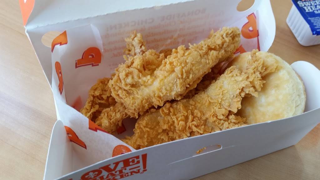 Popeyes Louisiana Kitchen | restaurant | 16525 Liberty Ave, Jamaica, NY 11433, USA | 7185234233 OR +1 718-523-4233