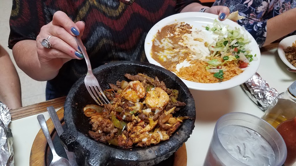 El Parralito | restaurant | 310 N Main St, St John, KS 67576, USA | 6205493459 OR +1 620-549-3459