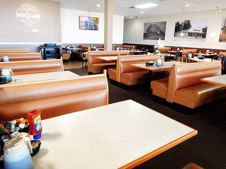 Flap Jacks | restaurant | 67051 Whitestown Pkwy, Zionsville, IN 46077, USA | 3173442222 OR +1 317-344-2222