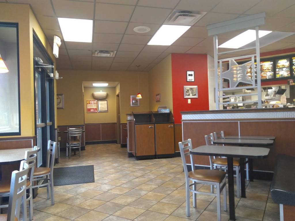 Hardees | restaurant | 2516 Green Mt Commons Dr, Belleville, IL 62221, USA | 6182342192 OR +1 618-234-2192