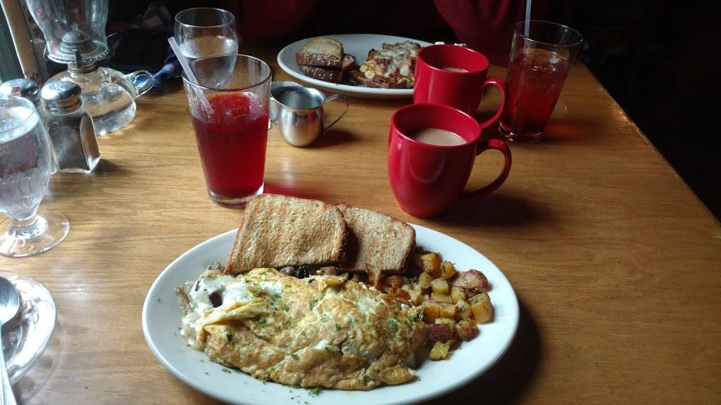 Corner House Inn | restaurant | 22 Main St, Center Sandwich, NH 03227, USA | 6032846219 OR +1 603-284-6219