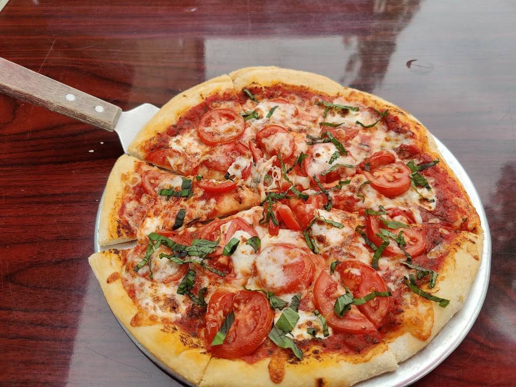 Mezzaluna Kitchen | restaurant | 7729 Center Blvd SE, Snoqualmie, WA 98065, USA | 4252929994 OR +1 425-292-9994