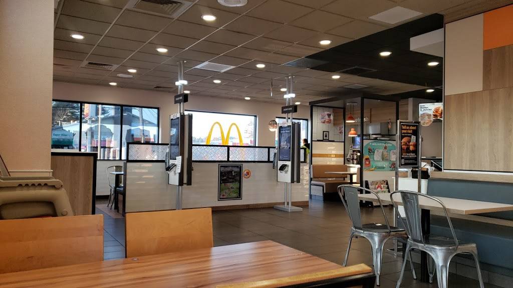 McDonalds | cafe | 1928 Main St, Tewksbury, MA 01876, USA | 9788519325 OR +1 978-851-9325