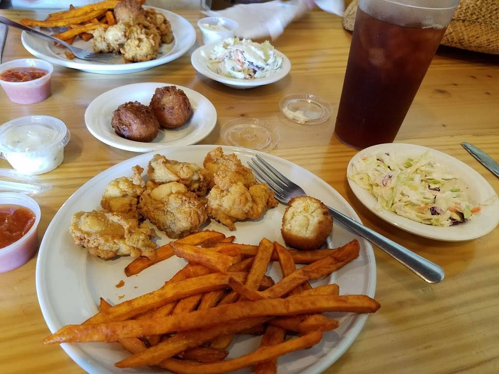 Fish Hook Grill | restaurant | 980 Island Rd, Harkers Island, NC 28531, USA | 2527281792 OR +1 252-728-1792
