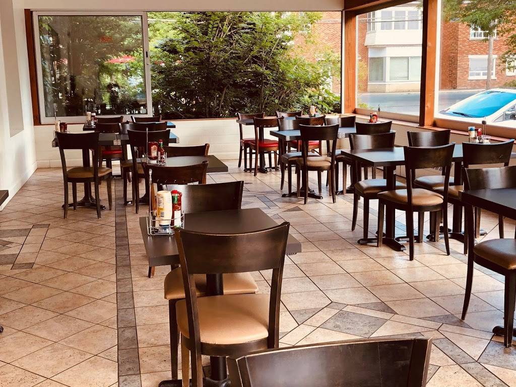 Maurice Pizzeria | restaurant | 5765 Rue Foster, Waterloo, QC J0E 2N0, Canada | 4505393181 OR +1 450-539-3181