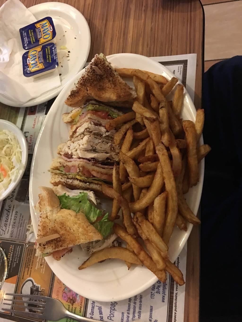 Restaurant Ti-Père B B Q | restaurant | 2995 Boulevard Laframboise, Saint-Hyacinthe, QC J2S 4Z3, Canada | 4507739777 OR +1 450-773-9777