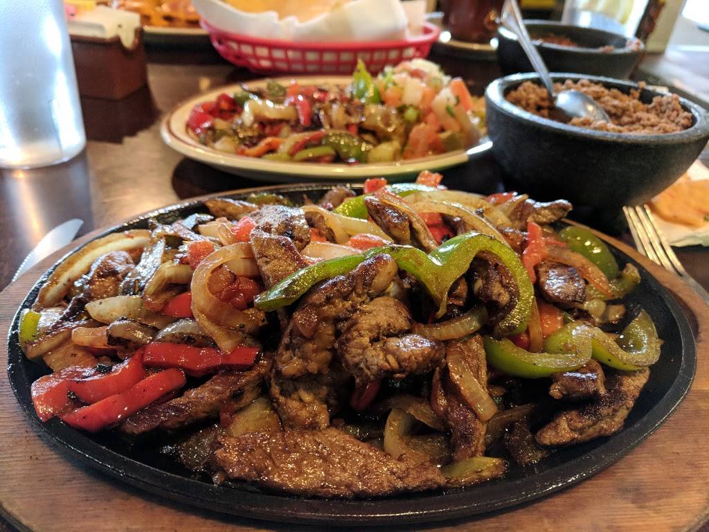 El Molinito | restaurant | 3675 W Ina Rd, Tucson, AZ 85741, USA | 5207441188 OR +1 520-744-1188