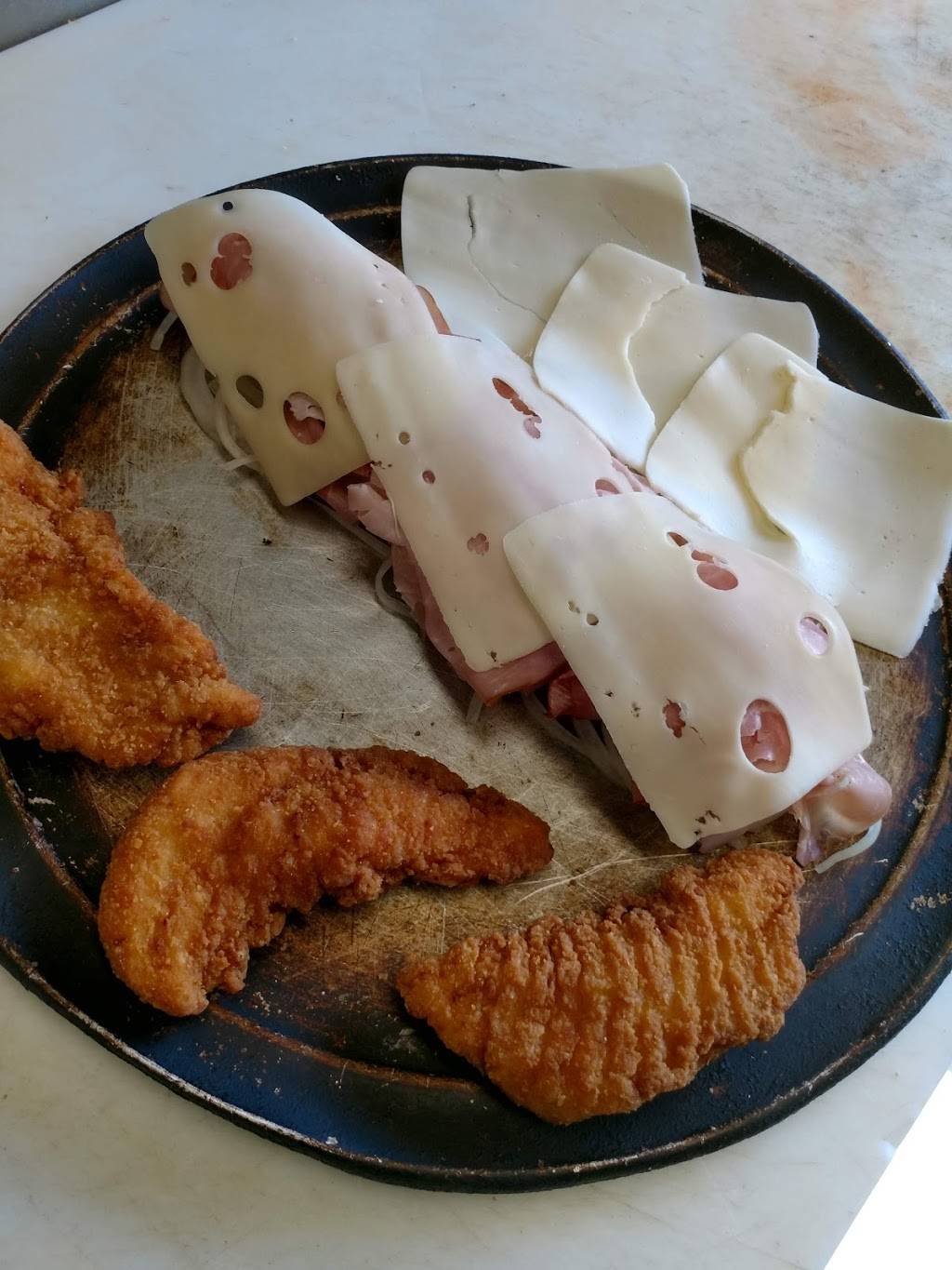 Guidas Pizzeria | restaurant | 404 Empire Blvd, Rochester, NY 14609, USA | 5852880590 OR +1 585-288-0590