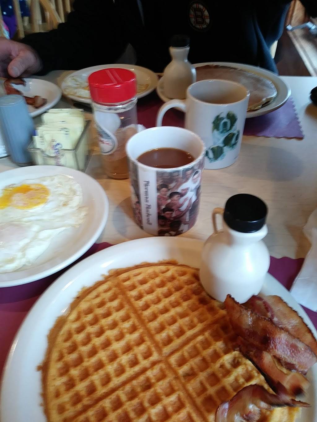 Davenport Maple Farm Restaurant | restaurant | 111 Tower Rd, Shelburne Falls, MA 01370, USA | 4136252866 OR +1 413-625-2866