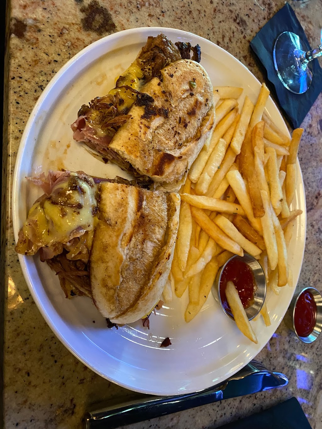 Pitchfork | restaurant | 1070 Ghent Rd, Akron, OH 44333, USA | 3307542551 OR +1 330-754-2551