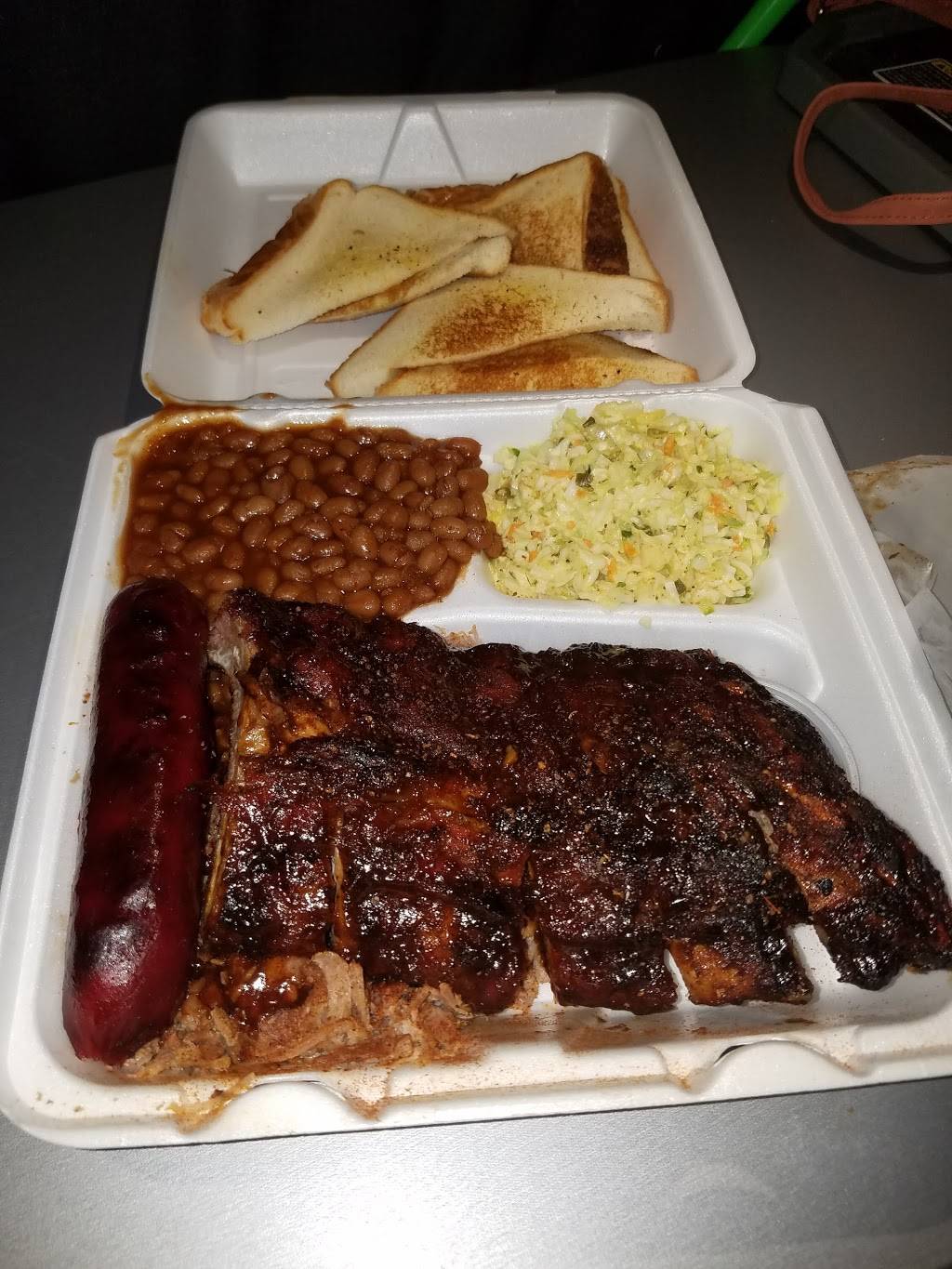 Welingtons Fine Bar-B-Que | restaurant | 4919 E Shelby Dr, Memphis, TN 38118, USA | 9013196843 OR +1 901-319-6843