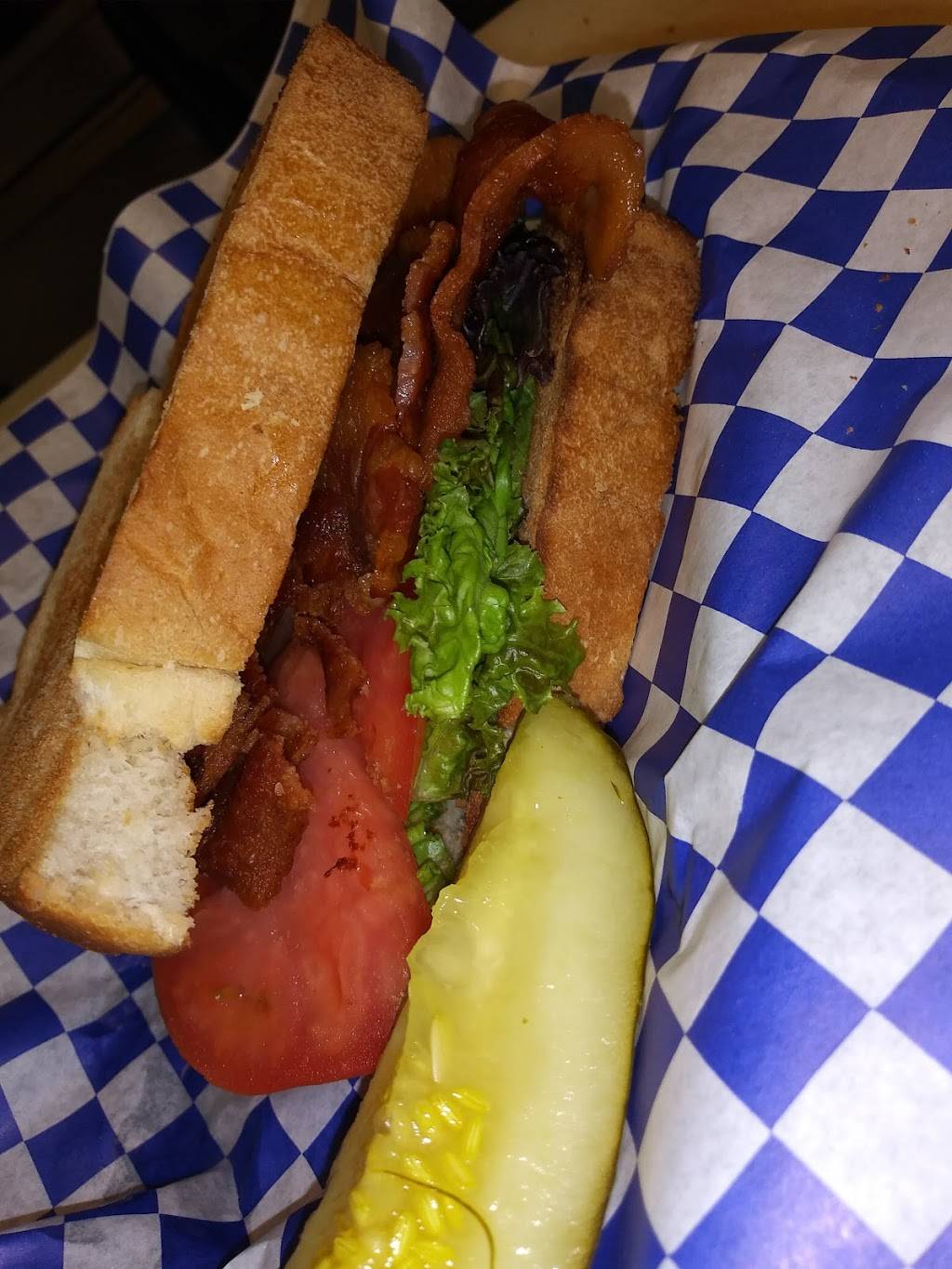 Hollywood Roadhouse | restaurant | 41480 US-45, Antioch, IL 60002, USA | 2247889919 OR +1 224-788-9919