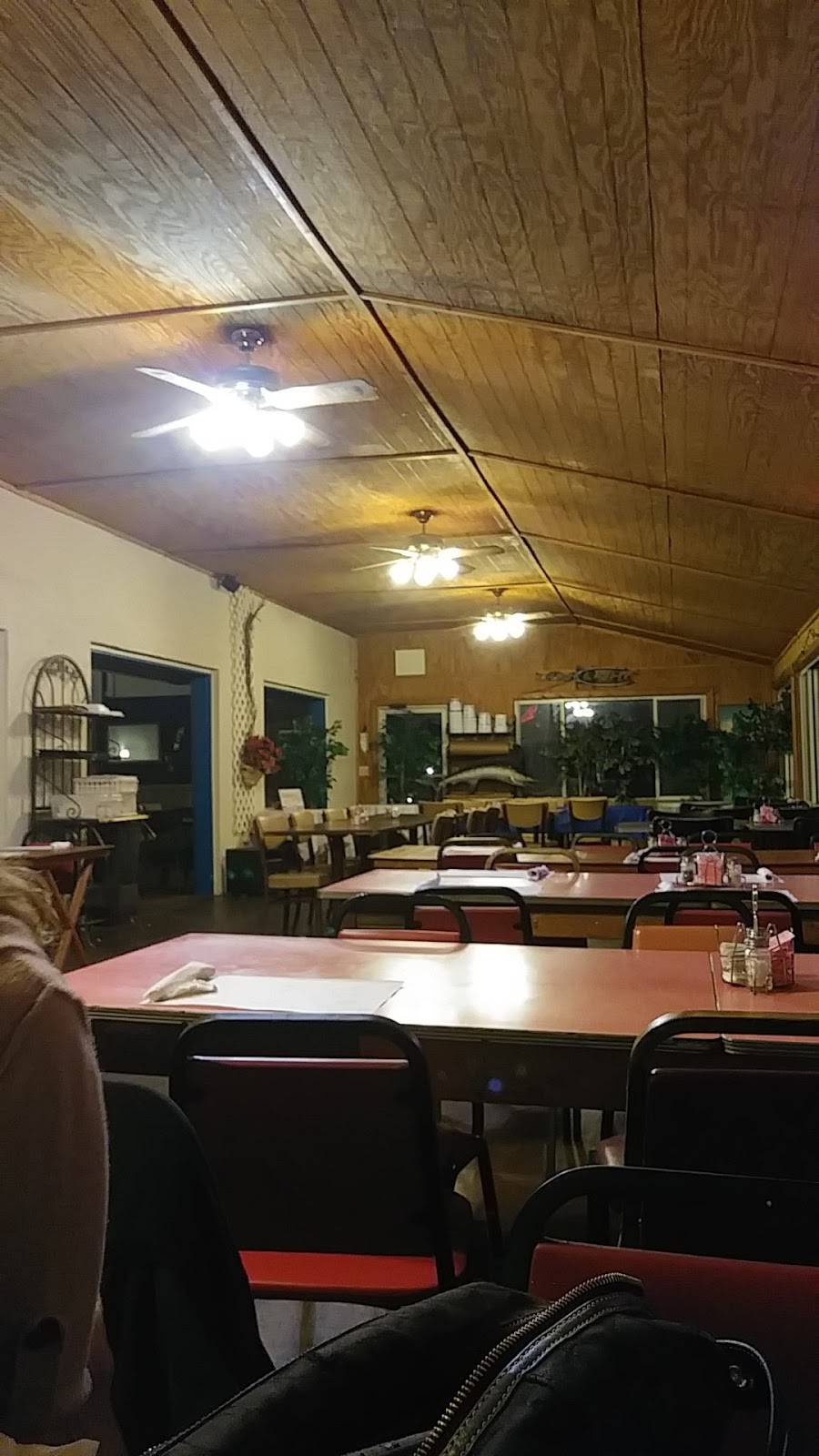 Rays Pier | restaurant | 18170 Desoto Ln, Benedict, MD 20612, USA | 3012743733 OR +1 301-274-3733