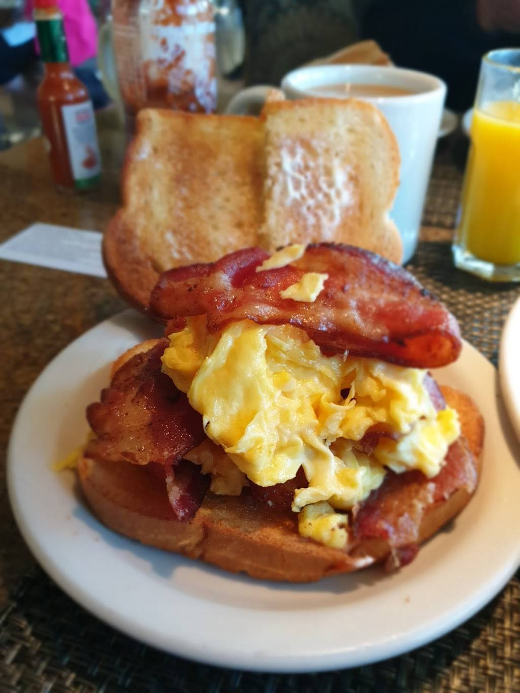 Point Loma Cafe | restaurant | 2304, 4865 N Harbor Dr, San Diego, CA 92106, USA | 6192260255 OR +1 619-226-0255