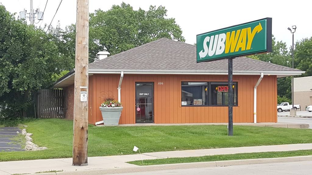 Subway | restaurant | 3016 Douglas Ave, Racine, WI 53402, USA | 2626815555 OR +1 262-681-5555