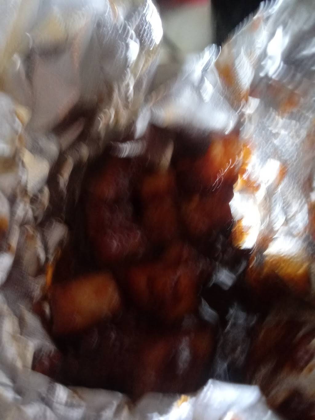 Big Daddys BBQ | restaurant | 300 S Wood River Ave, East Alton, IL 62024, USA | 6185317148 OR +1 618-531-7148