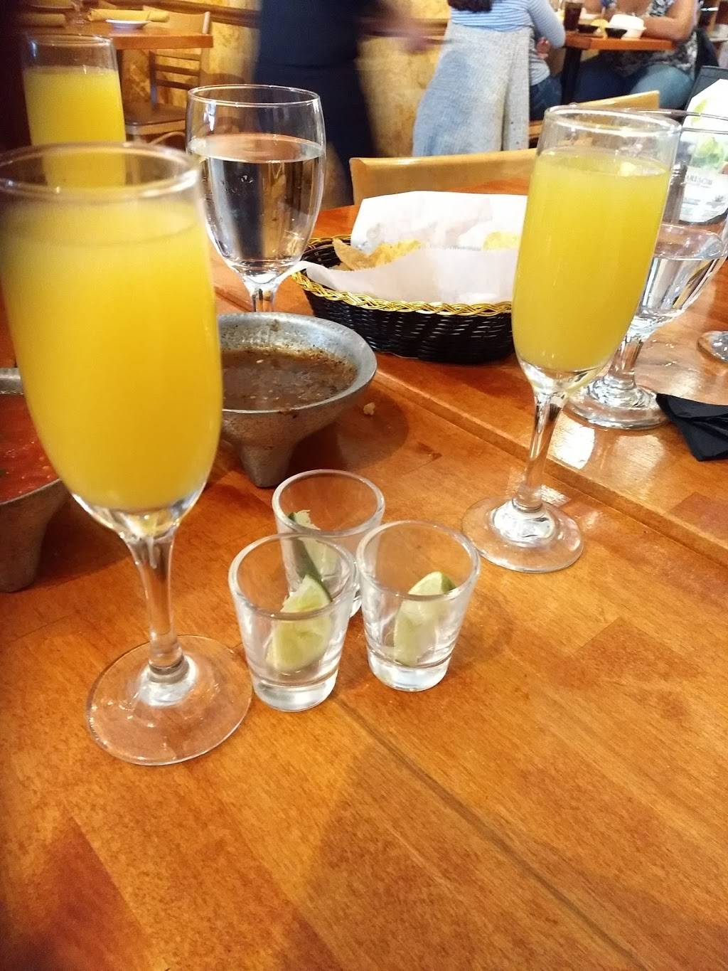 El Mariachi Tequila Bar & Grill | restaurant | 3906 N Broadway, Chicago, IL 60613, USA | 7735492932 OR +1 773-549-2932