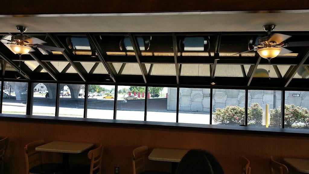 Wendys | restaurant | 6404 W Kellogg Dr, Wichita, KS 67209, USA | 3169454773 OR +1 316-945-4773