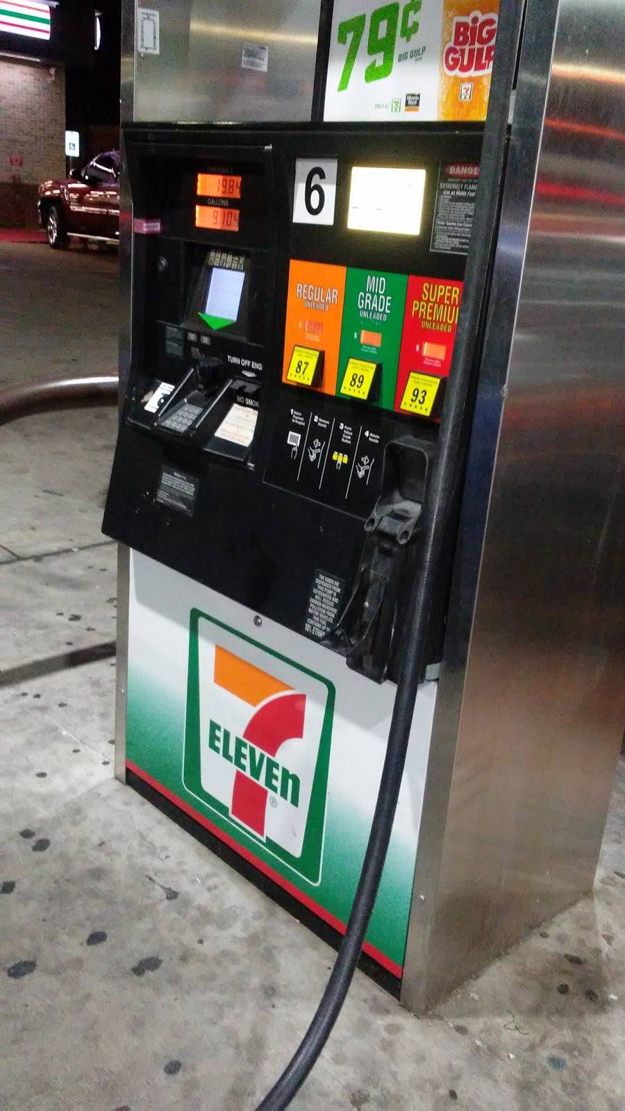 7-Eleven | bakery | 3020 N Hampton Rd, Dallas, TX 75212, USA | 2149054302 OR +1 214-905-4302