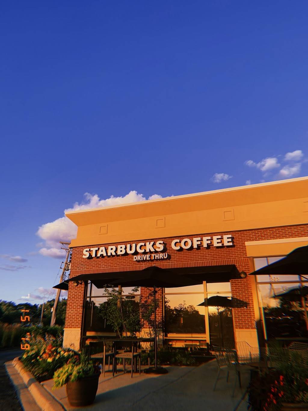 Starbucks | cafe | 505 W Golf Rd, Schaumburg, IL 60195, USA | 8474909831 OR +1 847-490-9831