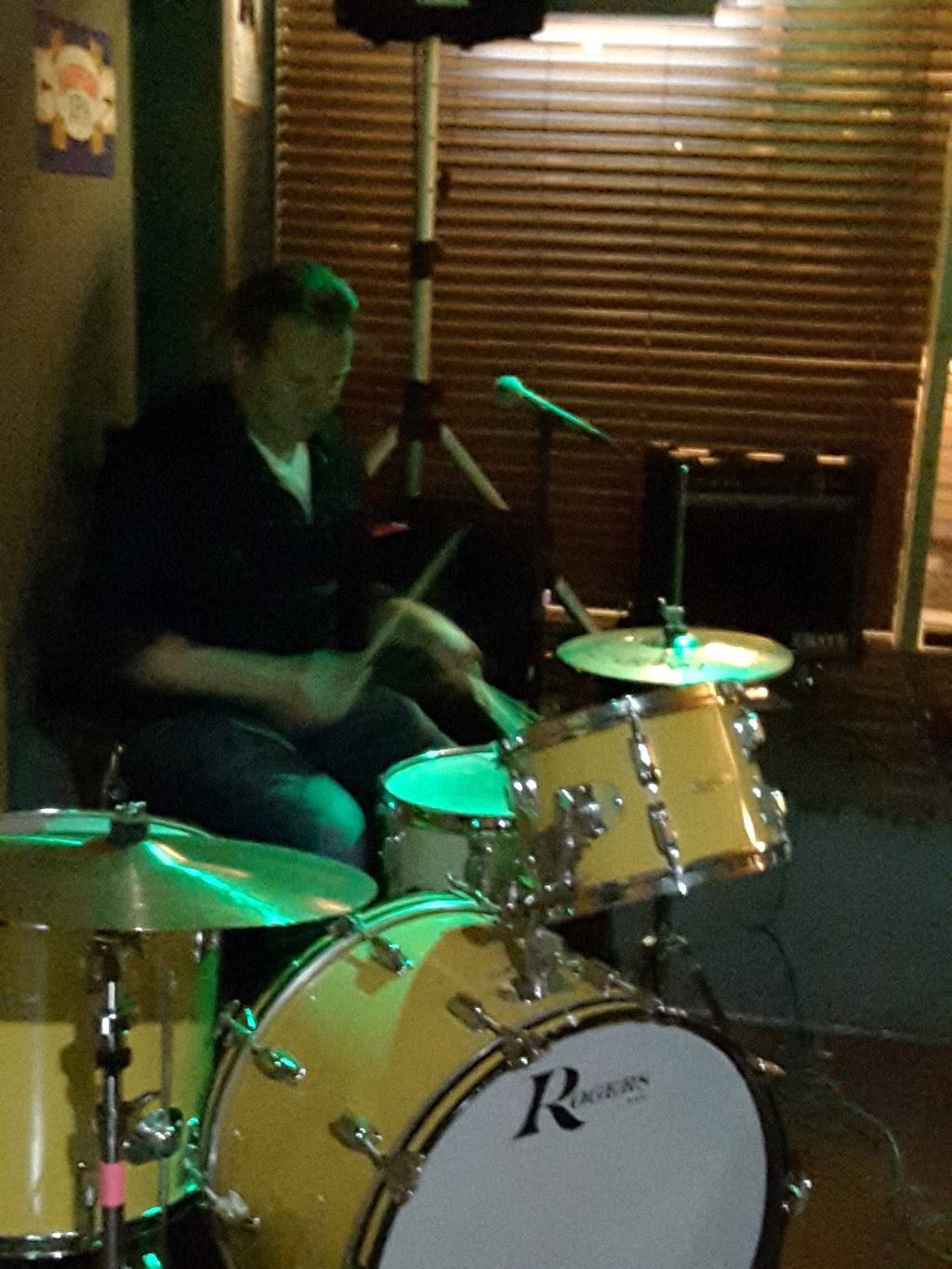 The Social Room | restaurant | 2261 Lee Rd, Cleveland Heights, OH 44118, USA | 2163210736 OR +1 216-321-0736