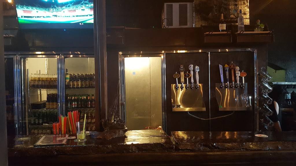 Tastys T&Ms | restaurant | 4806, 8605 14th Ave S, Seattle, WA 98108, USA | 2066980504 OR +1 206-698-0504