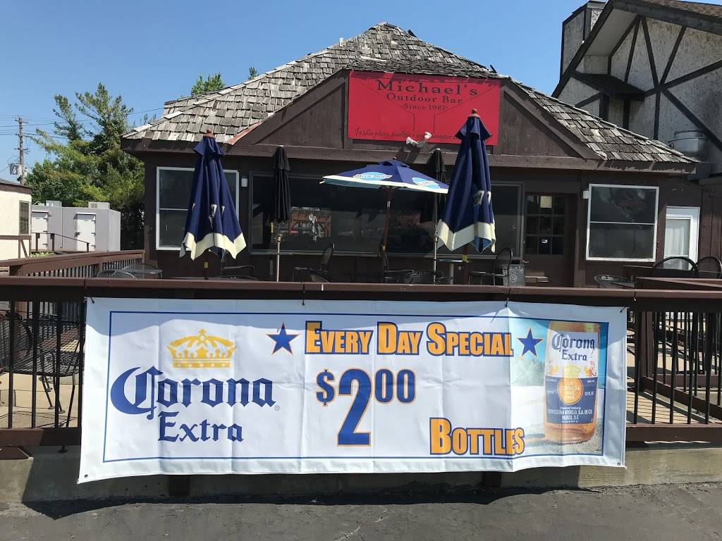 Michaels Restaurant | restaurant | 415 Broadway, Highland, IL 62249, USA | 6186548678 OR +1 618-654-8678