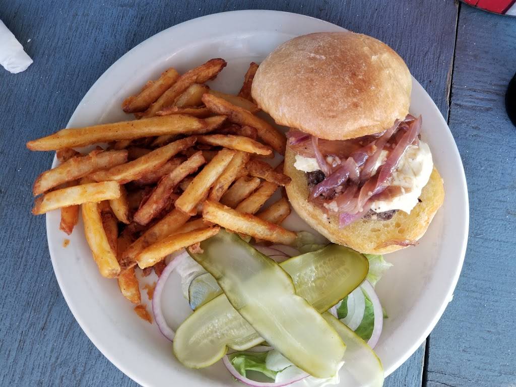 Boathouse Food & Deck | restaurant | 601 N Shore Dr, St Charles, MO 63301, USA | 6362503300 OR +1 636-250-3300