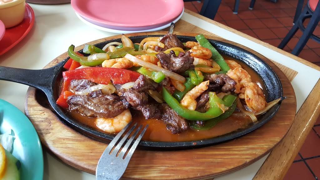 Las Islas Marias | restaurant | 2400 S Pulaski Rd, Chicago, IL 60623, USA | 7735221300 OR +1 773-522-1300