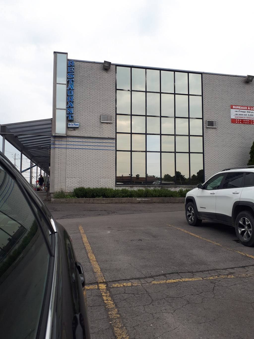 Restaurant De La Place | restaurant | 75 Boulevard Saint-Jean-Baptiste, Châteauguay, QC J6J 3H6, Canada | 4506911522 OR +1 450-691-1522