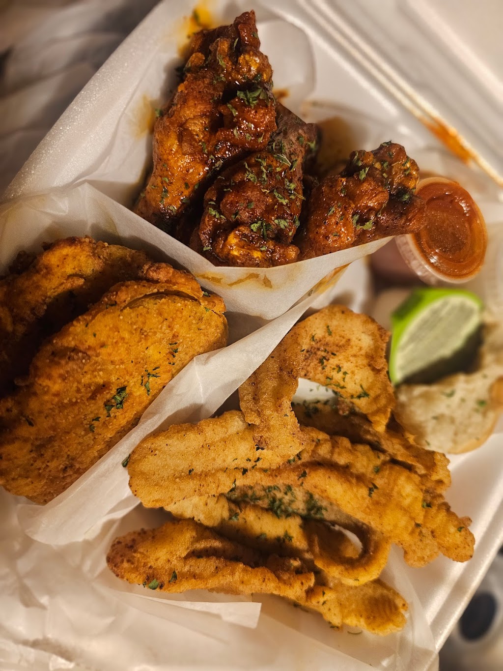 Hot Rooster Wings & Things | restaurant | 6755 E Shelby Dr, Memphis, TN 38141, USA | 9015093140 OR +1 901-509-3140