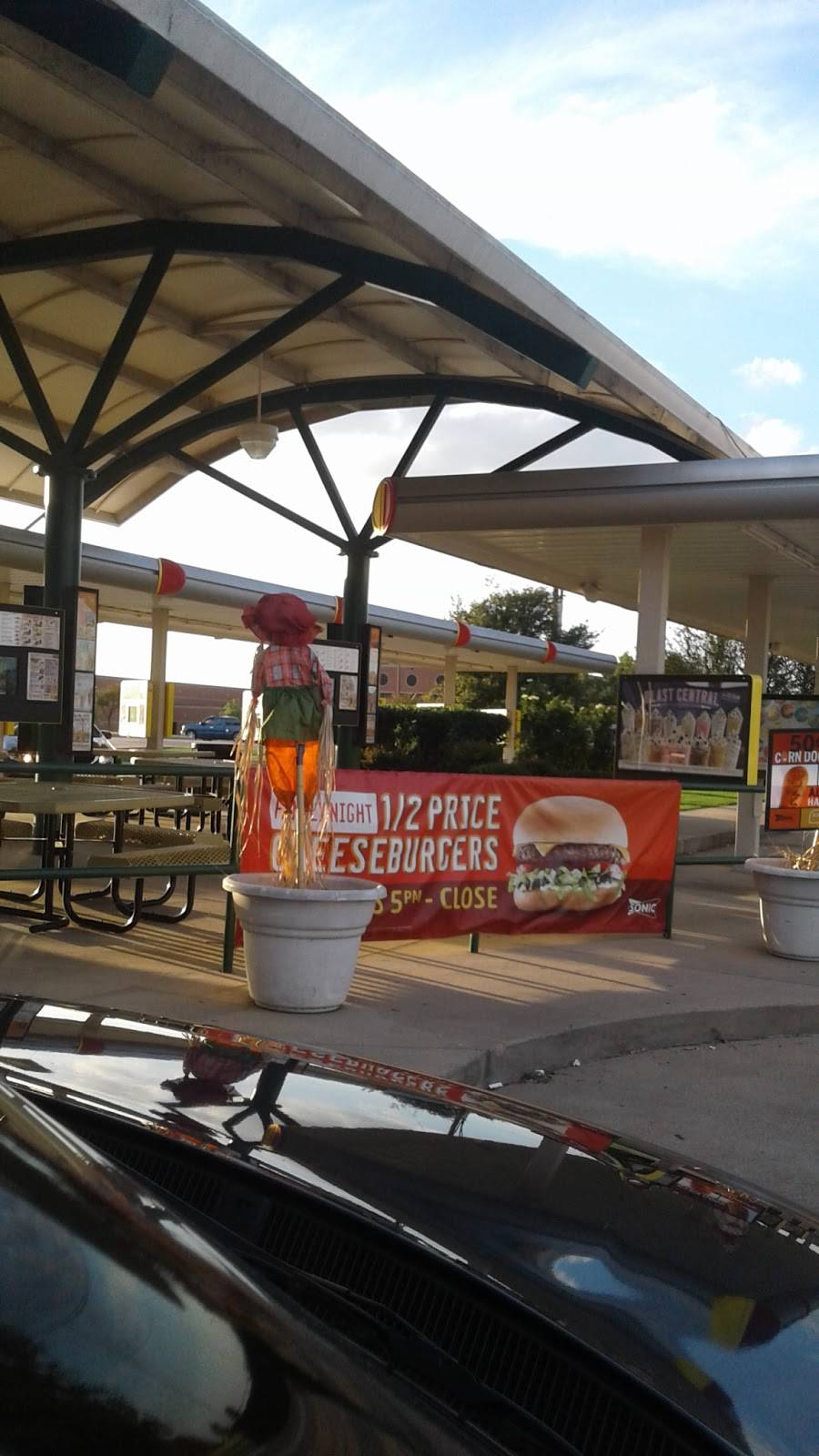 Sonic Drive-In | restaurant | 3120 E Broad St, Mansfield, TX 76063, USA | 6825180066 OR +1 682-518-0066